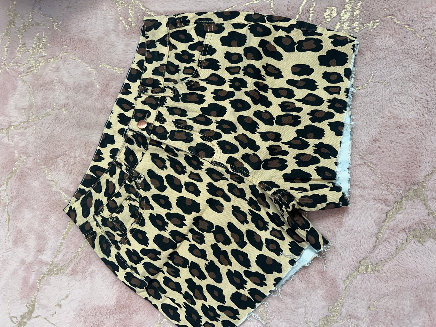 LEOPARD POCKET FREY SHORTS